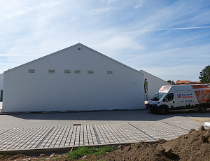 Zateplení stropu dětské léčebny pomocí foukané izolace